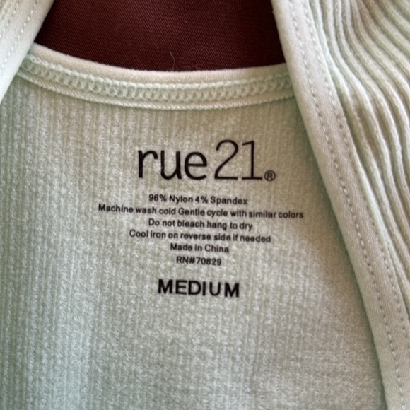 Green ribbed tank Size M NEW - Picture 6 of 8